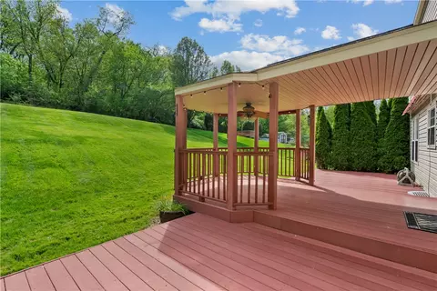 890 Castleview Dr, Irwin, PA 15642 photo 30