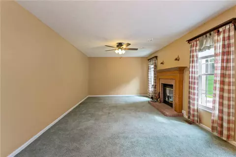 890 Castleview Dr, Irwin, PA 15642 photo 12