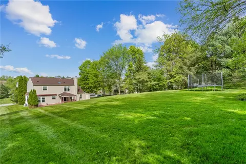 890 Castleview Dr, Irwin, PA 15642 photo 31