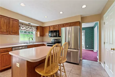 890 Castleview Dr, Irwin, PA 15642 photo 7