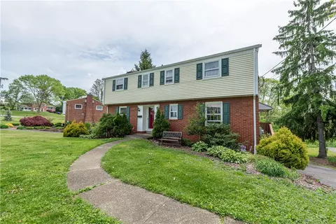 1350 Sky Ridge Dr, Pittsburgh, PA 15241