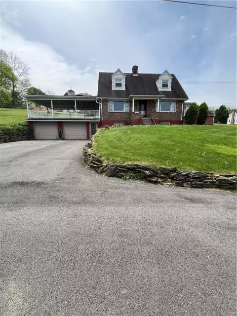 2029 2031 Magill Ln, Jeannette, PA 15644