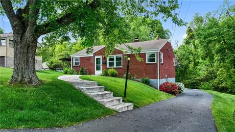 2525 Sylvania Dr, Bethel Park, PA 15102