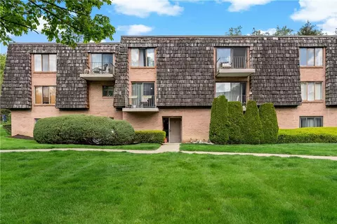 1712 Forest Green Dr #1712, Coraopolis, PA 15108