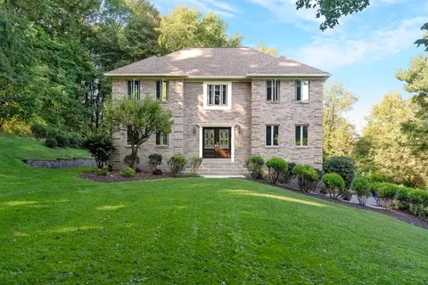 220 Glade Mills Rd, Valencia, PA 16059