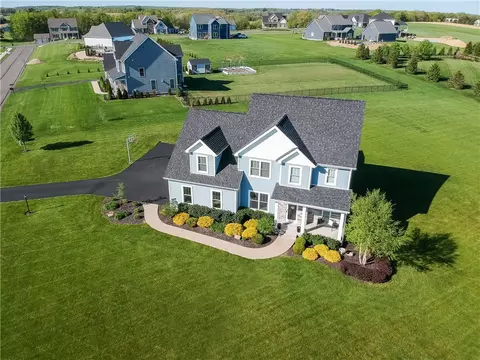 202 St Simons Dr, Harmony, PA 16037