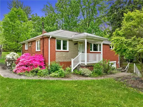 2207 Forest Grove Rd, Coraopolis, PA 15108