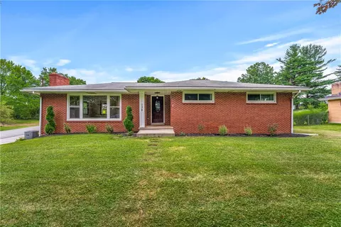 138 W Sunbury Rd, Butler, PA 16001