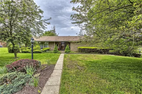 701 Pennsylvania Blvd, Jeannette, PA 15644
