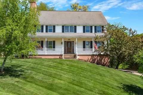 310 Scarlet Peak Ct, Cranberry Township, PA 16066