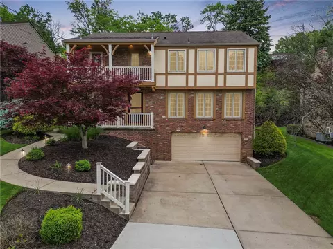 59 Stancey Rd, Pittsburgh, PA 15220