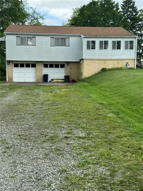 730 Peairs, Elizabeth, PA 15037