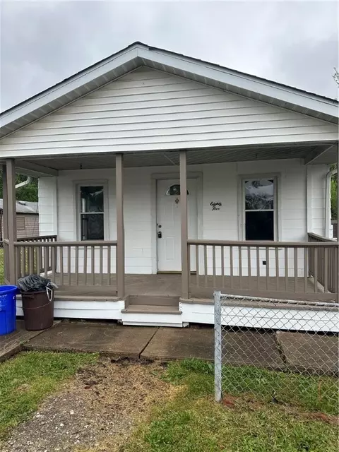85 Locust St, Mckees Rocks, PA 15136
