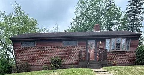 89 Wynnecliffe Dr, Carnegie, PA 15106
