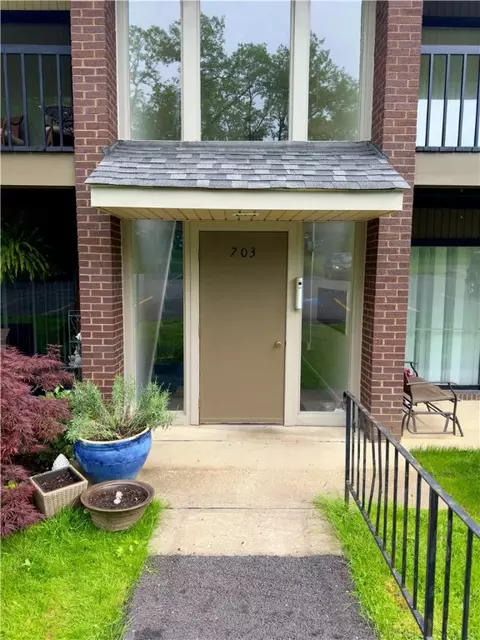 703 College Park # 9, Coraopolis, PA 15018
