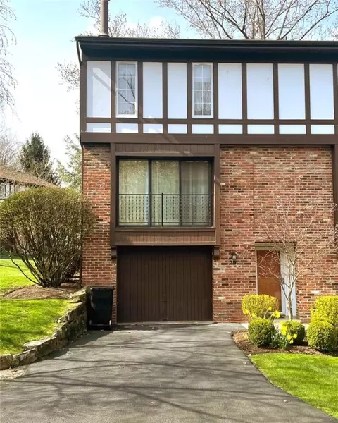 319 Thornberry Ct, Pittsburgh, PA 15237