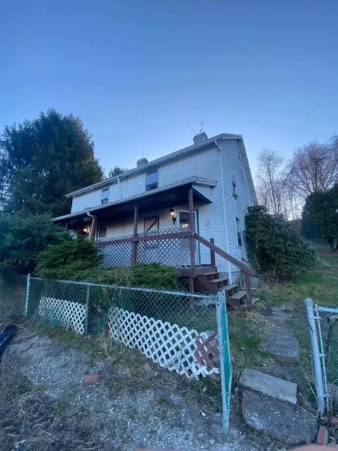 550 First St, Smithfield, PA 15478