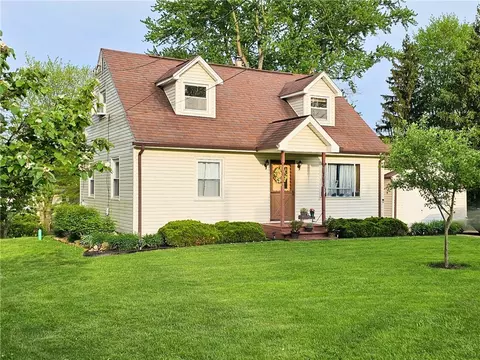129 S Kerrwood Dr, Hermitage, PA 16148