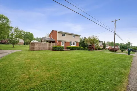 115 Sunrise Dr, Irwin, PA 15642