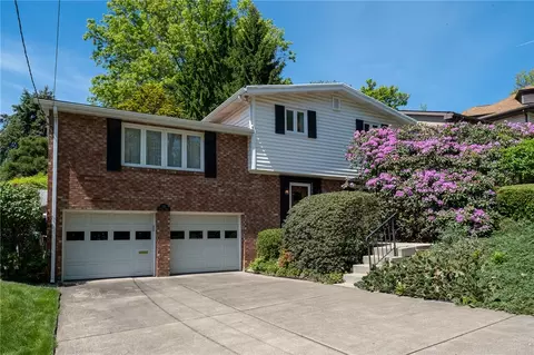 34 Roxbury Rd, Pittsburgh, PA 15221