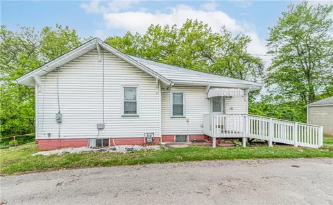 411 Hill St, Ford City, PA 16226