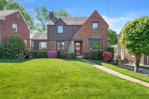 18 Pocono Dr, Pittsburgh, PA 15220