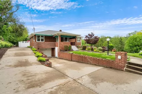 1034 Carnahan Rd, Pittsburgh, PA 15216