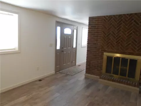 Living - 539 6th St, Irwin, PA 15642 photo 1 of 2