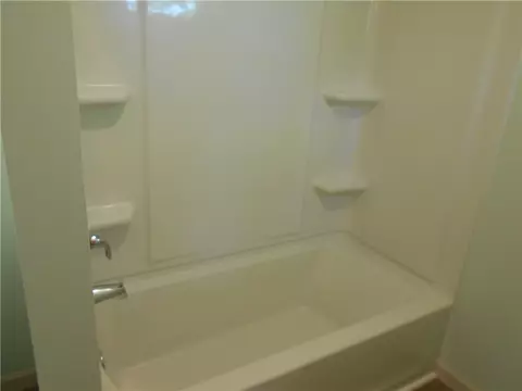 Bath - 539 6th St, Irwin, PA 15642 photo 3 of 4