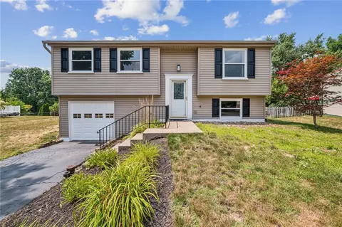 215 Pintail Rd, Gibsonia, PA 15044