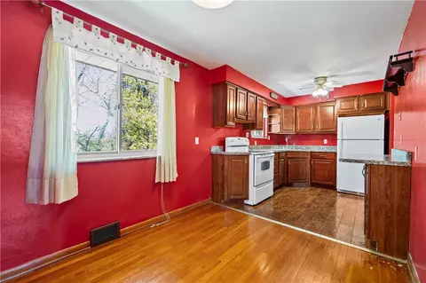 130 General Braddock Dr, Braddock, PA 15104 photo 9