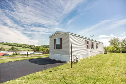 442 Hammersmith Dr, Indiana, PA 15701