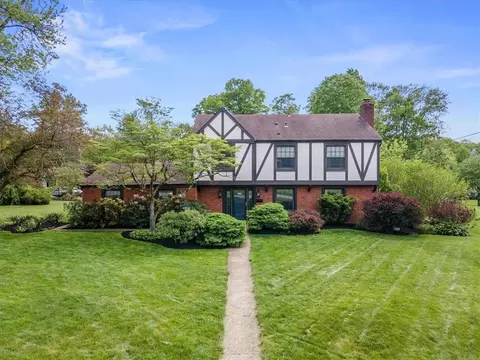 1220 Rolling Meadow Rd, Pittsburgh, PA 15241