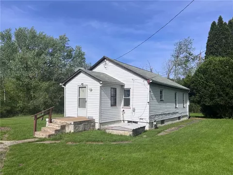 1050 Julia Blvd, Hermitage, PA 16148