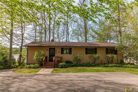 220 Latonka Dr, Mercer, PA 16137
