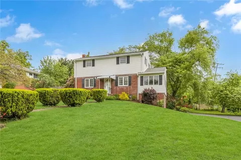 323 Mccaffrey Dr, Coraopolis, PA 15108