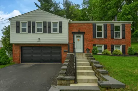 1284 Delfield Dr, Bethel Park, PA 15102