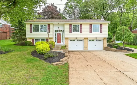 9076 Willoughby Rd, Pittsburgh, PA 15237