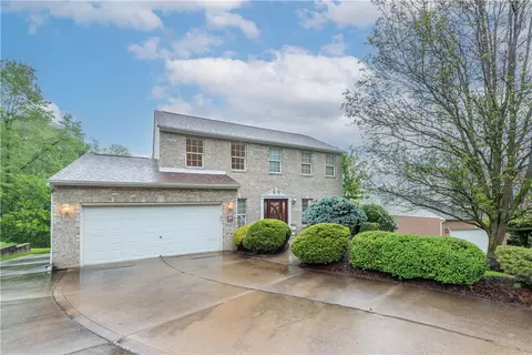 209 Lake Colony Dr, Venetia, PA 15367