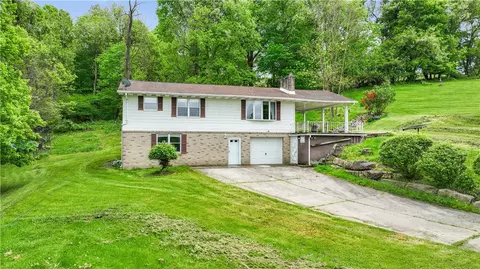 47 Walkertown Hill Rd, Daisytown, PA 15427