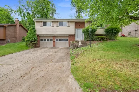 1395 Great Oak Dr, Pittsburgh, PA 15220