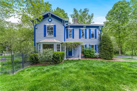 718 Old Pulaski Rd, New Castle, PA 16105