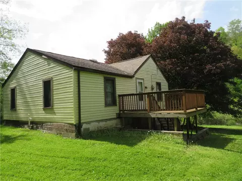 1412 Millerstown Rd, Tarentum, PA 15084
