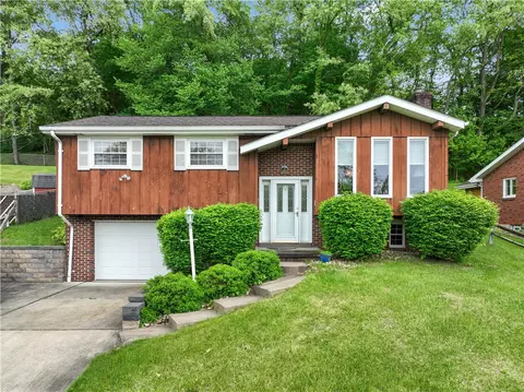 1059 Scenery Dr, Elizabeth, PA 15037
