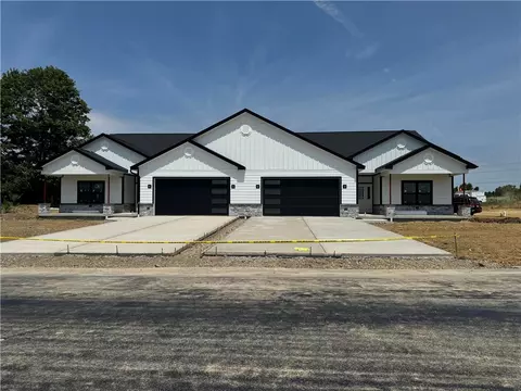 1173 Valley Club Dr, Irwin, PA 15642