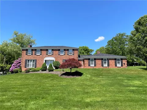 21 St Andrews Dr, Beaver Falls, PA 15010