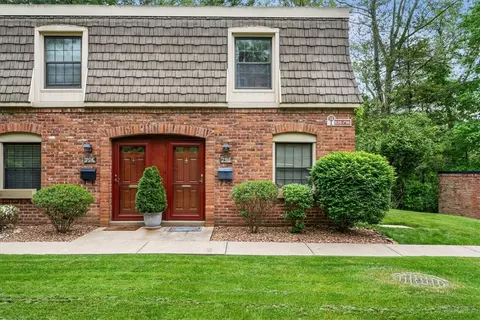 796 Carriage Cir, Pittsburgh, PA 15205