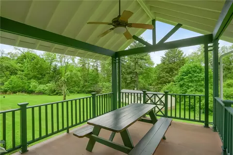 2611 Middle Rd, Glenshaw, PA 15116 photo 16