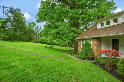 2611 Middle Rd, Glenshaw, PA 15116 photo 5