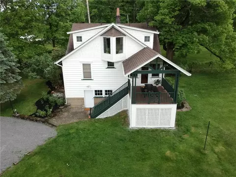 2611 Middle Rd, Glenshaw, PA 15116 photo 3